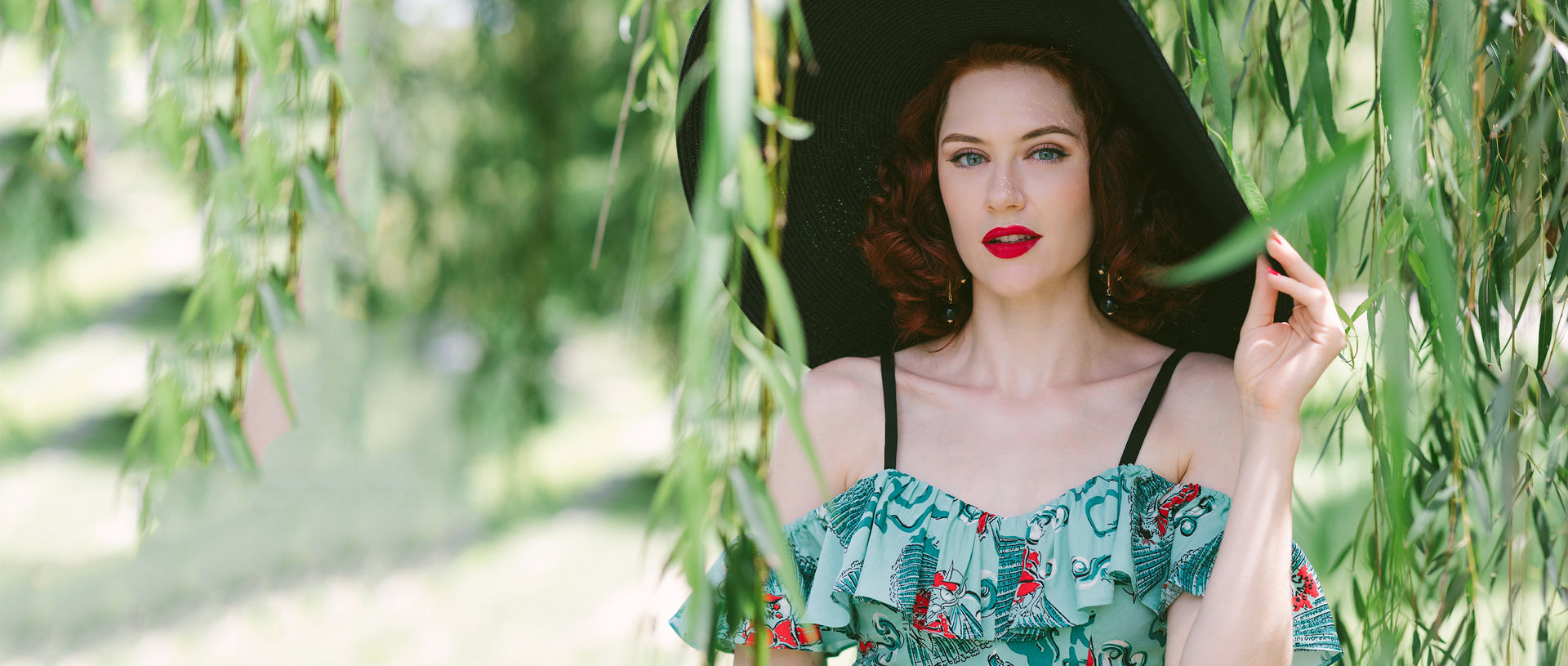 Absinthe & Black Fans Collection