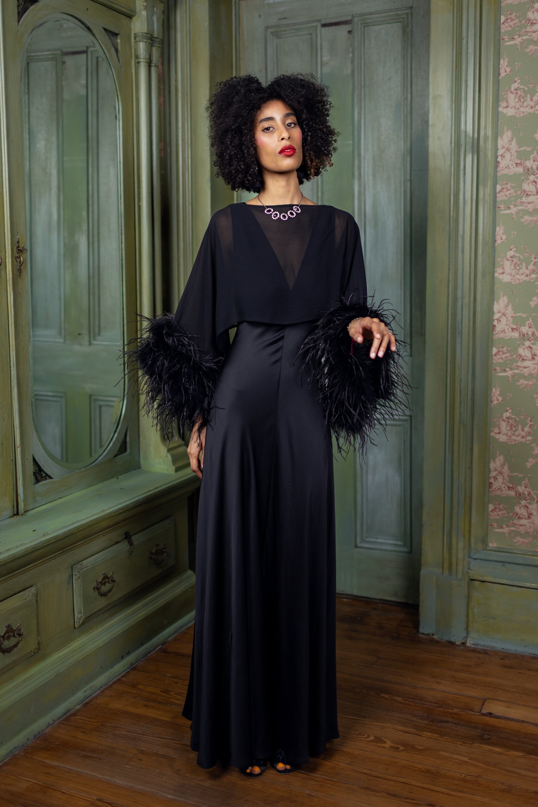 537726 Socialite Stole - Black – Trashy Diva