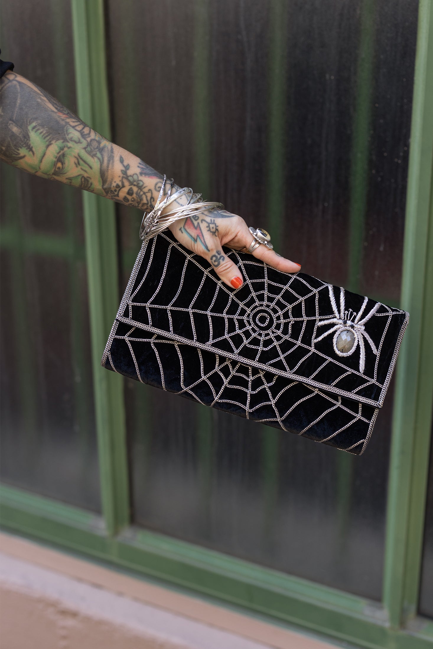 Chain Spider Web Clutch ##description##