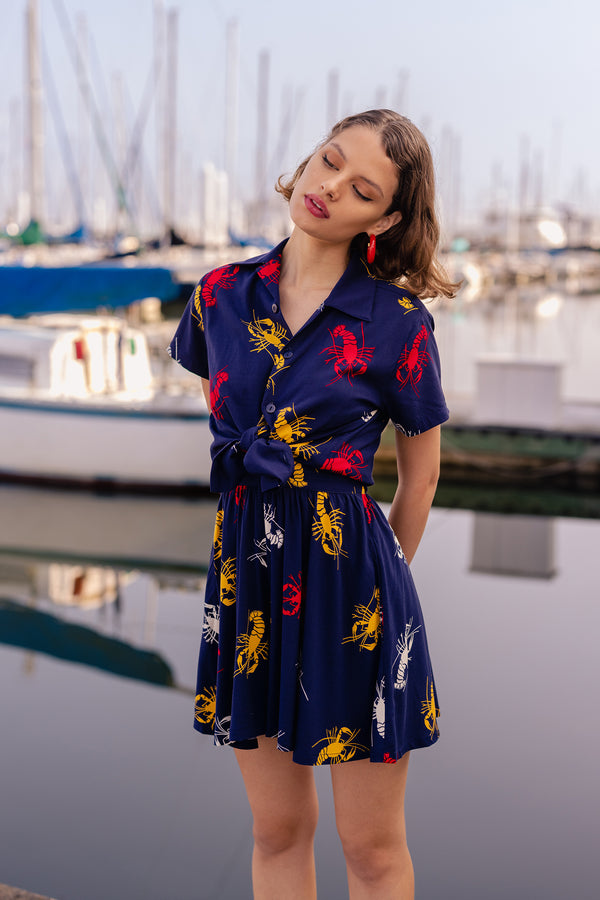 The Freddy Shirt is a 1940s vintage reproduction men's shirt featuring a button up front and short sleeves. Sized in traditional menswear sizing, the Freddy Shirt is easy to wear for most, perfect for a matchy-matchy outfit at Tiki Oasis, or out and about worn over the high waist shorts or romper.